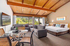 Nautilus Beachfront Villas & Spa