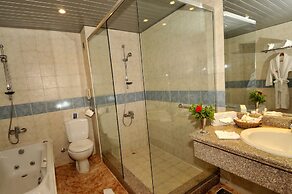 Aracan Eatabe Luxor Hotel