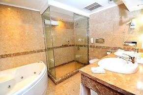 Aracan Eatabe Luxor Hotel