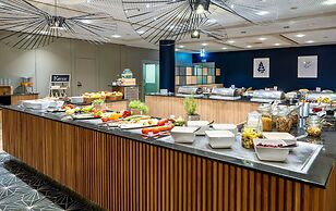 voco Dusseldorf Seestern by IHG