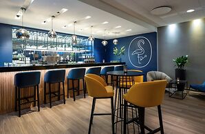 voco Dusseldorf Seestern by IHG