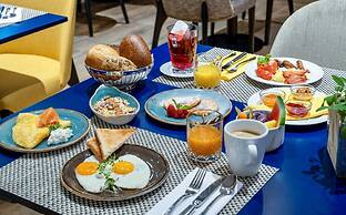 voco Dusseldorf Seestern by IHG