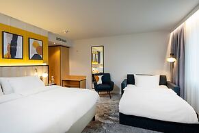 voco Dusseldorf Seestern by IHG