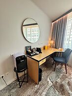 voco Dusseldorf Seestern by IHG