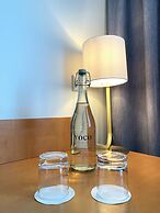 voco Dusseldorf Seestern by IHG