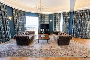 Warwick Palm Beach Hotel