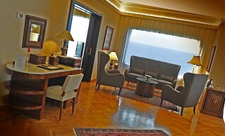 Warwick Palm Beach Hotel