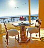 Warwick Palm Beach Hotel