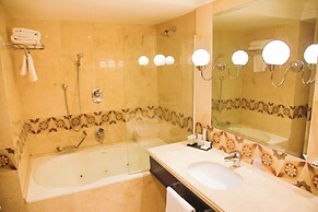 Warwick Palm Beach Hotel