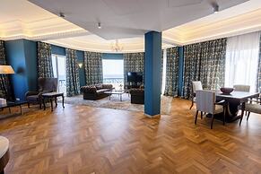 Warwick Palm Beach Hotel