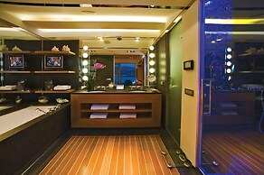 Grand Resort Lagonissi