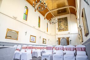 Arnos Manor Hotel