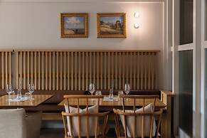 Lancemore Lindenderry Red Hill