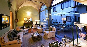 J And J Historic House Hotel