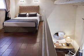 J And J Historic House Hotel