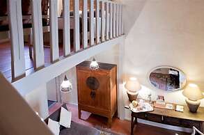 J And J Historic House Hotel