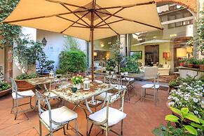 J And J Historic House Hotel