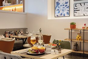 Hotel Santiago Plaza Affiliated by Meliá