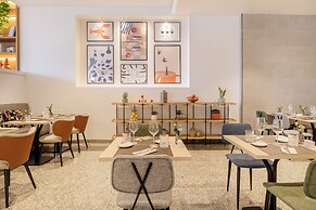 Hotel Santiago Plaza Affiliated by Meliá