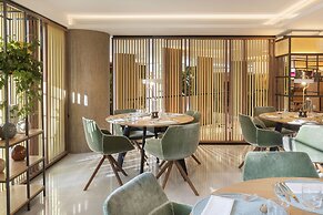 Melia White House Hotel