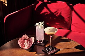 Melia White House Hotel