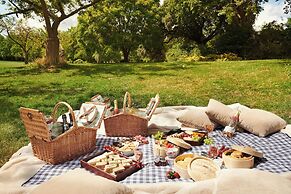 Melia White House Hotel