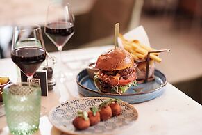 Melia White House Hotel