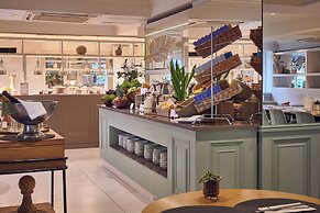 Melia White House Hotel