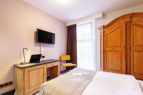 Garner Hotel Dusseldorf Main Station by IHG