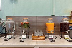 Garner Hotel Dusseldorf Main Station by IHG