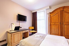 Garner Hotel Dusseldorf Main Station by IHG