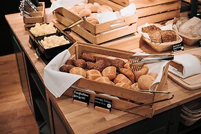 Feringapark Hotel by Coffee Fellows Hotels