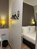 Colour Hotel