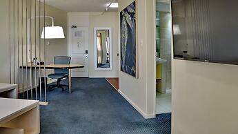 The Parktonian All Suite Hotel