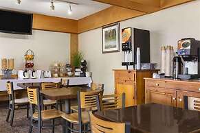 Travelodge by Wyndham Thunder Bay