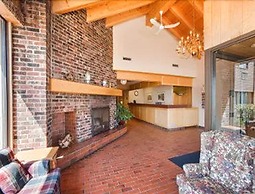 Travelodge by Wyndham Thunder Bay