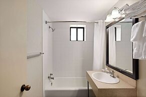 Travelodge by Wyndham Thunder Bay