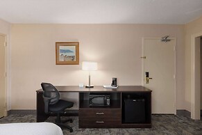Travelodge by Wyndham Thunder Bay