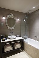 La Clef Louvre Paris by The Crest Collection