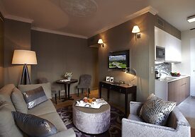 La Clef Louvre Paris by The Crest Collection