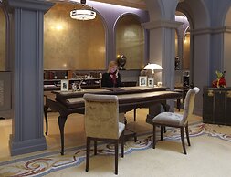 La Clef Louvre Paris by The Crest Collection