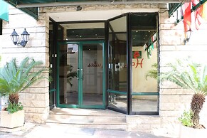 Holiday Suites Hotel And Beach