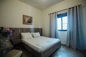 Holiday Suites Hotel And Beach