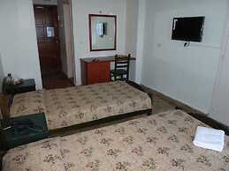 Holiday Suites Hotel And Beach