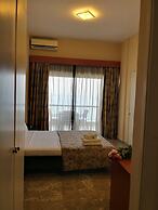 Holiday Suites Hotel And Beach