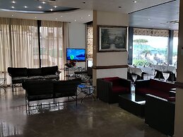 Holiday Suites Hotel And Beach