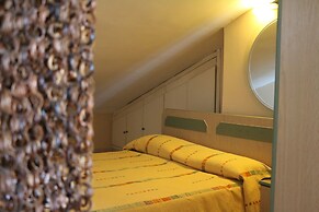 Holiday Suites Hotel And Beach