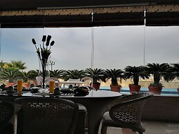 Holiday Suites Hotel And Beach