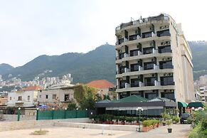 Holiday Suites Hotel And Beach