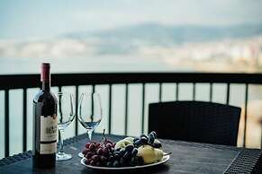 Holiday Suites Hotel And Beach